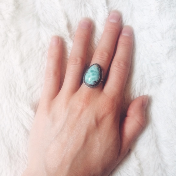 Light blue stone and silver ring - Picture 2 of 4